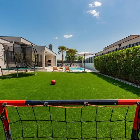 Lorena Dalmacija Zadarvillas Nin