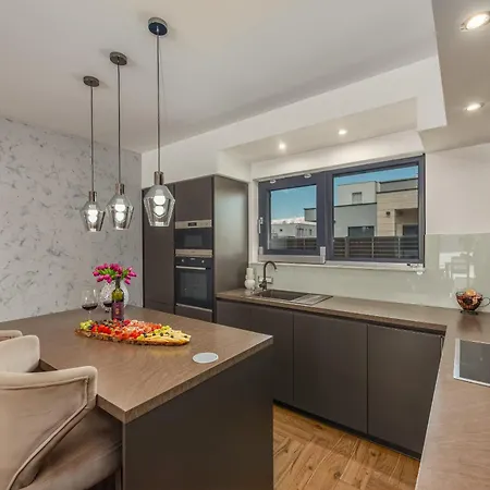 Villa Lorena Dalmacija Zadarvillas *