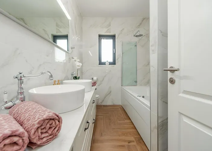 Lorena Dalmacija Zadarvillas * 닌