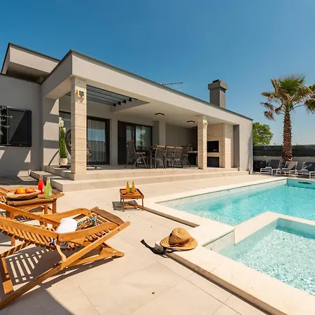 Lorena Dalmacija Zadarvillas