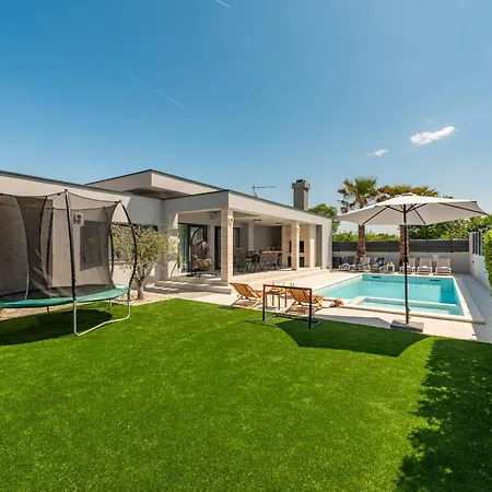 Villa Lorena Dalmacija Zadarvillas *