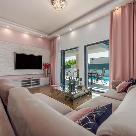 Lorena Dalmacija Zadarvillas *