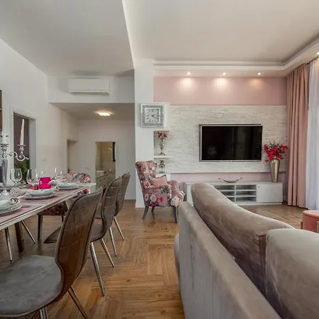 Lorena Dalmacija Zadarvillas * Nin