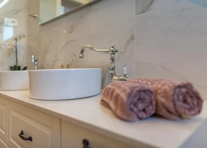 Lorena Dalmacija Zadarvillas Nin